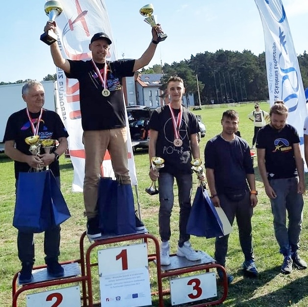 ZDJĘCIE: FACEBOOK/: K. KUCHARSKA Podium po zawodach w Przylepie. Jakub Bączkowski z brązowym medalem