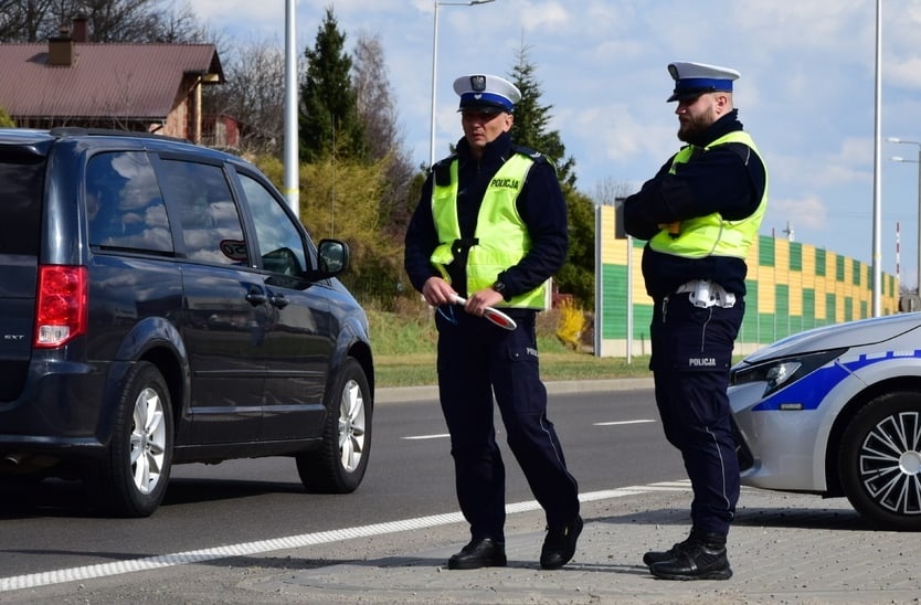 ZDJĘCIE: KWP RZESZÓW  Policjanci drogówki podczas kontroli 