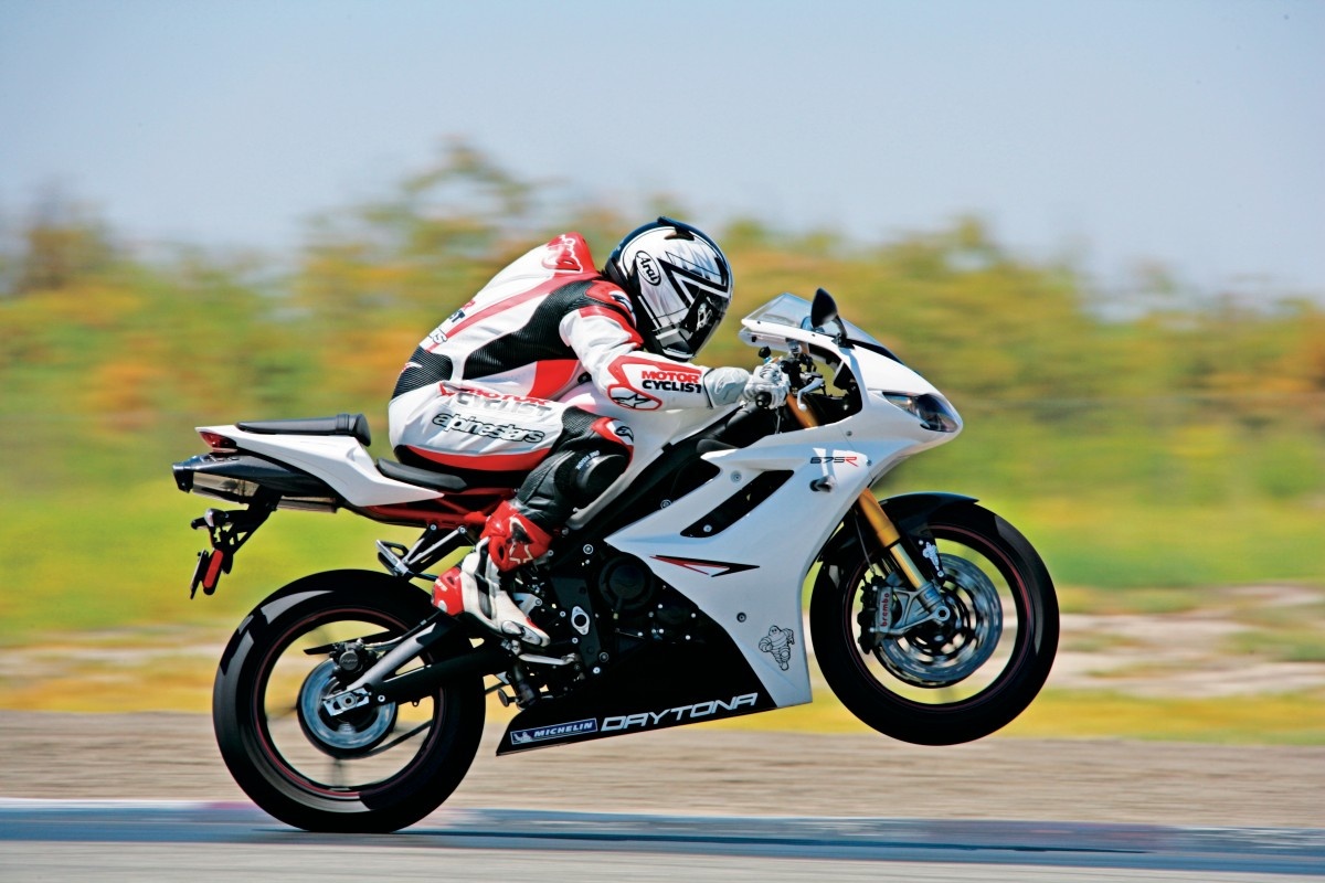   ZDJĘCIE: pxhere.com  Motocykle sportowe prowokują do szybkiej jazdy