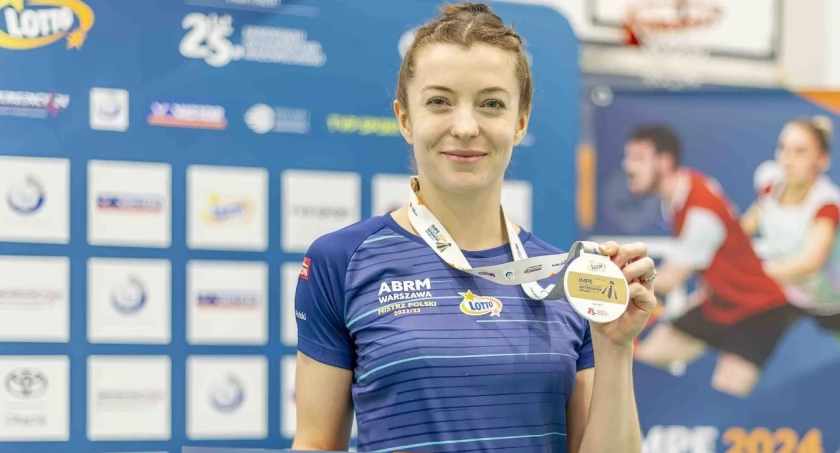 ZDJĘCIE: M. MAKSYMIUK Była badmintonistka Sokoła Ropczyce pierwszy raz w karierze wywalczyła tytuł mistrzyni Polski Elity w grze pojedynczej. Oprócz złotego medalu Joanna Rudna otrzymała w nagrodę 5000 złotych oraz... prawo do rocznego użytkowania toyoty. 