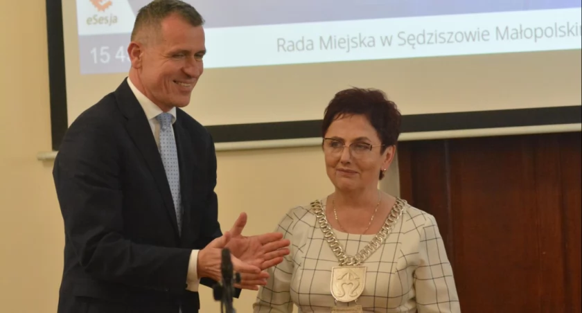 ZDJĘCIE: S. OSKARBSKI Marek Pająk miesiąc temu gratulował Teresie Waleń wyboru na przewodniczącą Rady Miejskiej, teraz zapewne sam przyjmie gratulacje 
