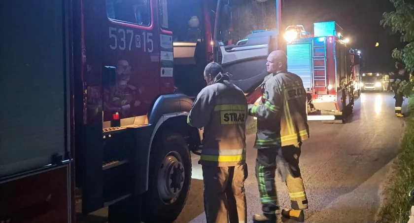 Zdjęcie: OSP WOLA OCIECKA Samochody straży pożarnych w miejscu poszukiwań