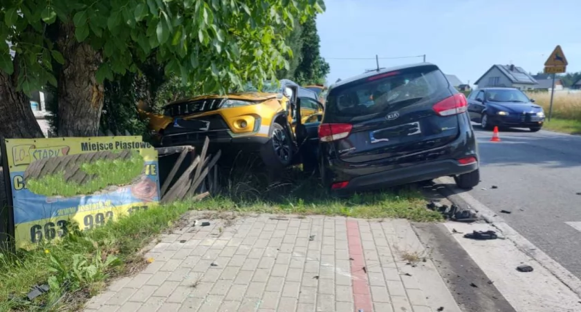 Zdjęcie: Komenda Powiatowa Policji w Ropczycach - Dwa samochody zderzyły się na drodze wojewódzkiej w Krzywej.