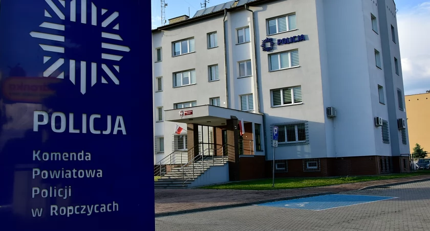 ZDJĘCIE W. NAJA Ropczycka siedziba policji. To stąd drogówka wyrusza do pracy. 