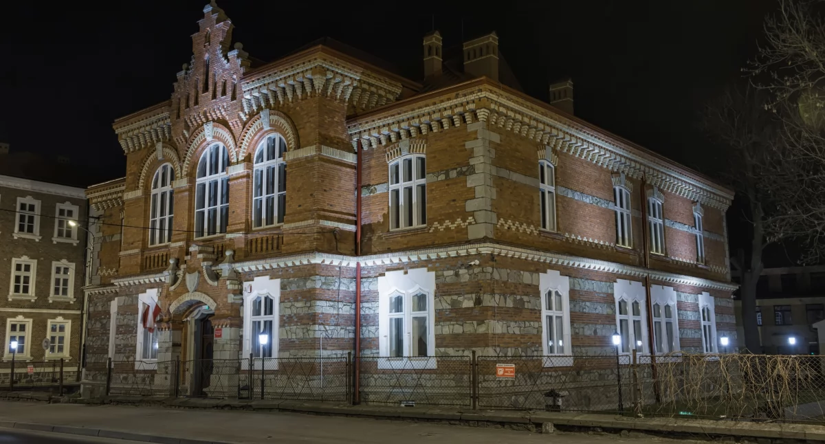 Zdjęcie: Powiatowe Centrum Edukacji Kulturalnej w Ropczycach - W niedzielę, 11 sierpnia, PCEK w Ropczycach zaprasza na rodzinne spotkanie ze sztuką.