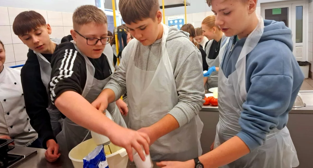 Komunikaty, Ósmoklasisto poszukujesz dalszej ścieżki edukacyjnej SPOJRZYJ UWAGĄ ofertę Zespołu Szkół Techniczno Weterynaryjnych Trzcianie! (ogłoszenie płatne) - zdjęcie, fotografia