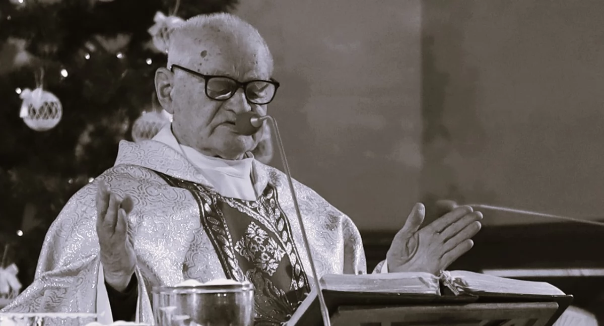 Ksiądz kanonik Kazimierz Pociask podczas sprawowania Eucharystii