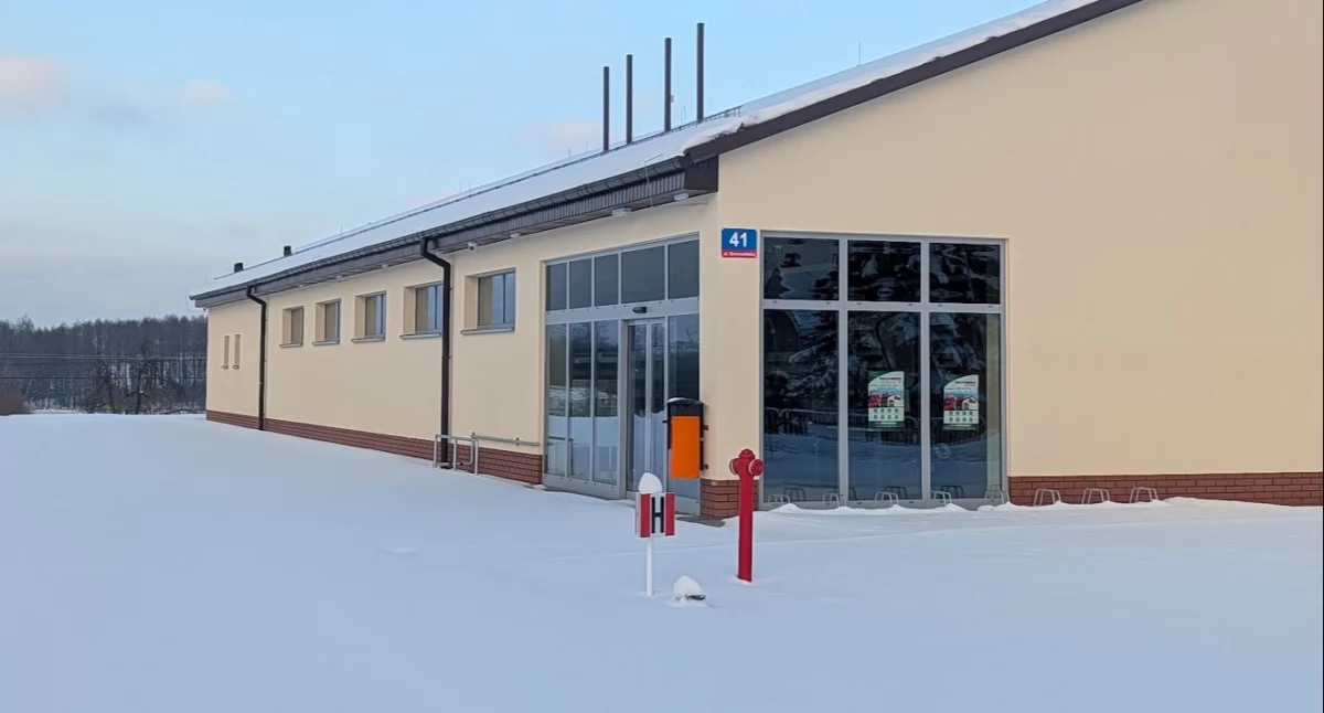 Budynek nowego marketu Dino przy ulicy Grunwaldzkiej w Sędziszowie Małopolskim (widok od ulicy)