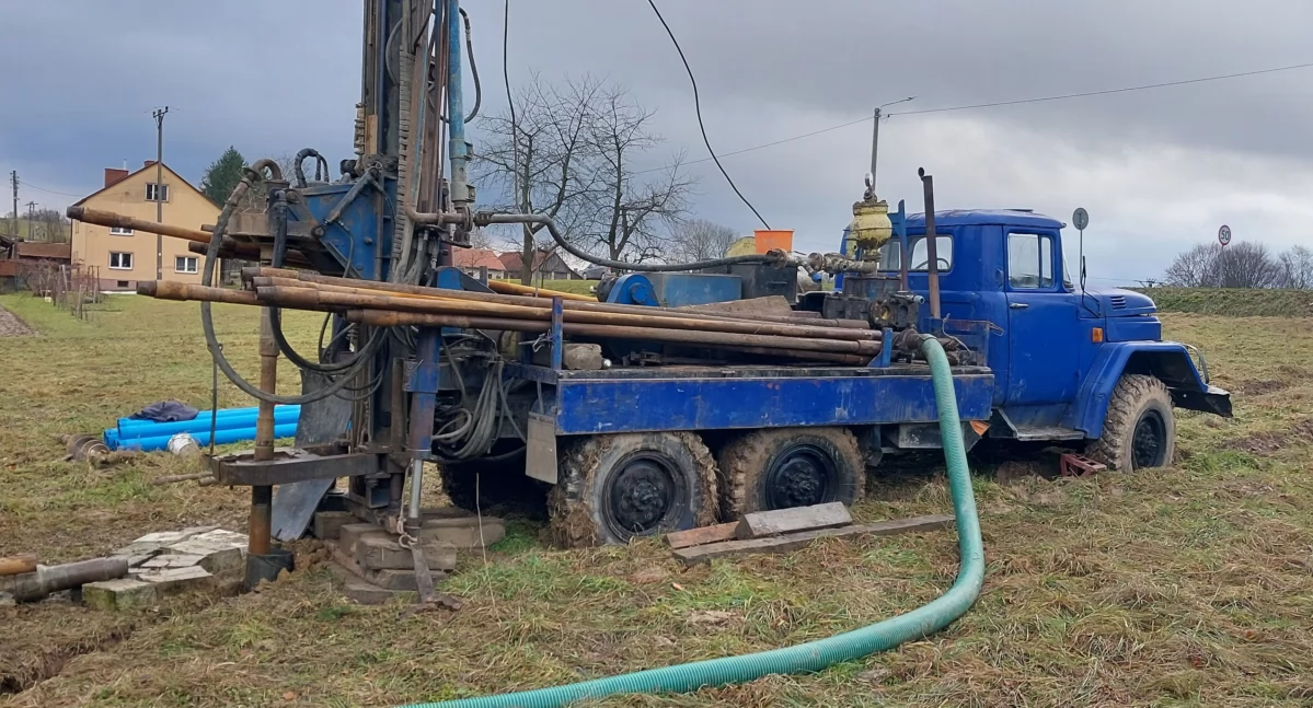  Odwiert studni w Nawsiu to jedna z kilku inwestycji zrealizowanych przez gminę Wielopole Skrzyńskie dzięki pieniądzom z Programu Ochrony Ludności i Obrony Cywilnej.