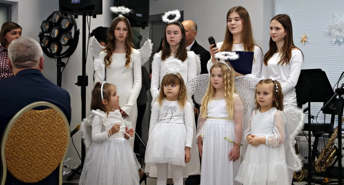 Jasełka przygotowane dla babć i dziadków wzruszały widownię. 