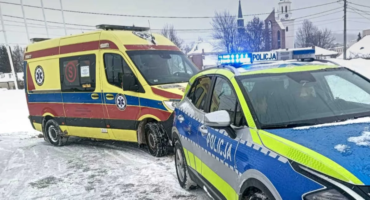 Policjanci z Sędziszowa zareagowali, kiedy w Ropczycach zobaczyli jak na chodnik upada kobieta. 