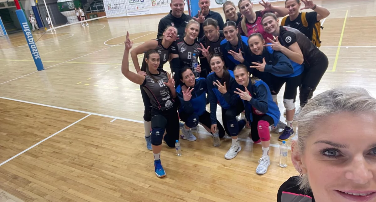 Podopieczne trenera Michała Betlei nie pozostawiły złudzeń rywalkom z Lublina. W meczu wyjazdowym rozegranym w miniony weekend, siatkarki KS Marby Sędziszów Małopolski pewnie pokonały AZS UMCS Lublin 0:3. To zwycięstwo jest niezwykle istotne w kontekście zbliżającej się fazy play-off.