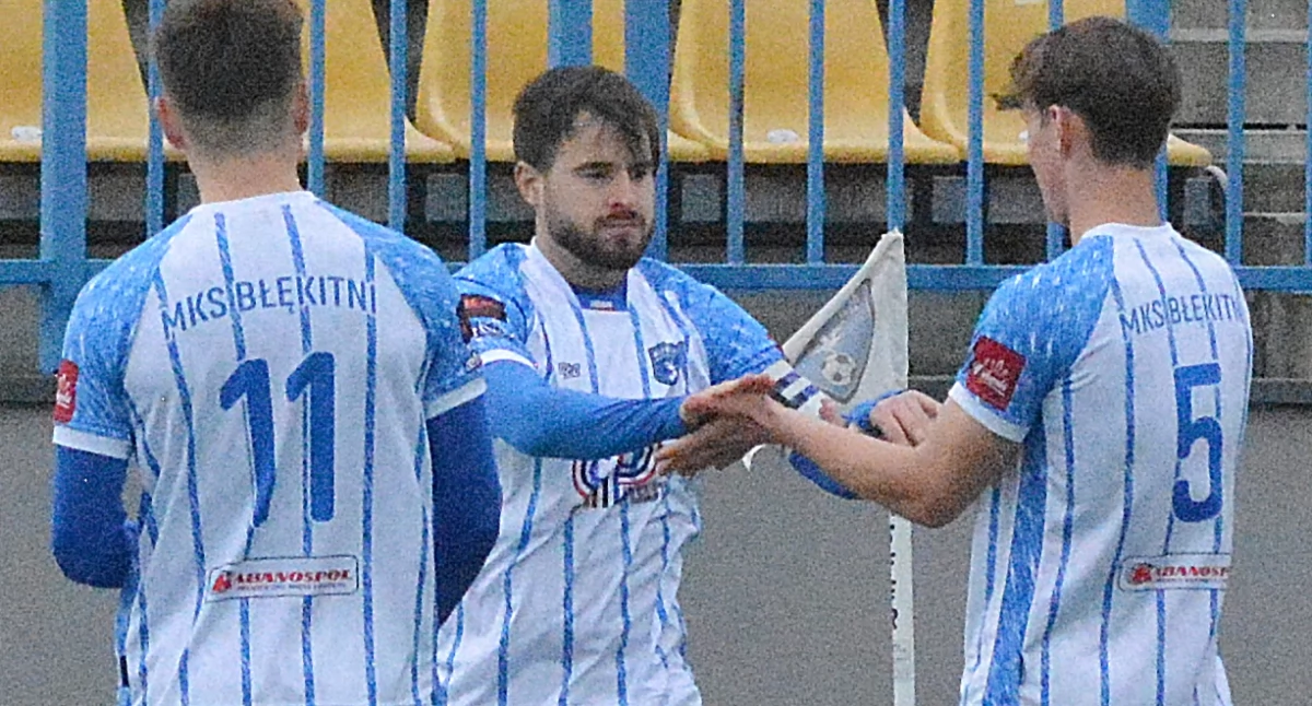 FOTO: S. OSKARBSKI - Hubert Siepierski zdobył jedną z dwóch bramek dla Błękitnych w pierwszym sparingu przed rozpoczęciem rundy rewanżowej IV ligi.