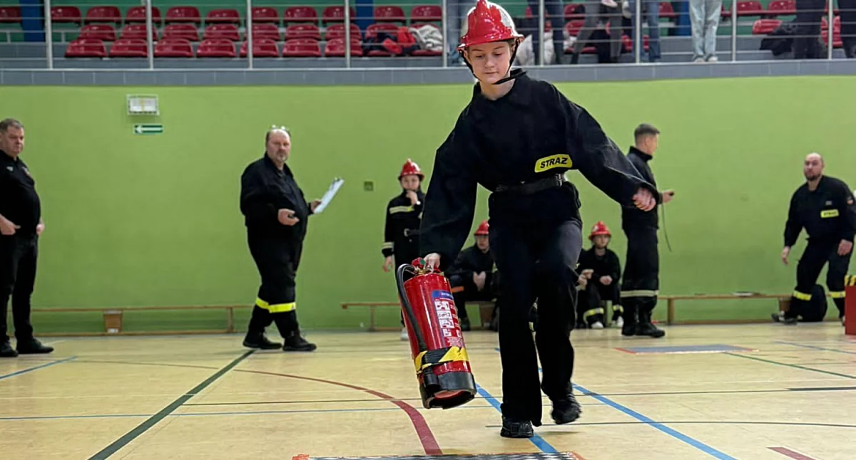 FOTO: OSP ROPCZYCE-GRANICE - W zawodach młodzieżowych drużyn pożarniczych w Ropczycach rywalizowało 23 zespoły.