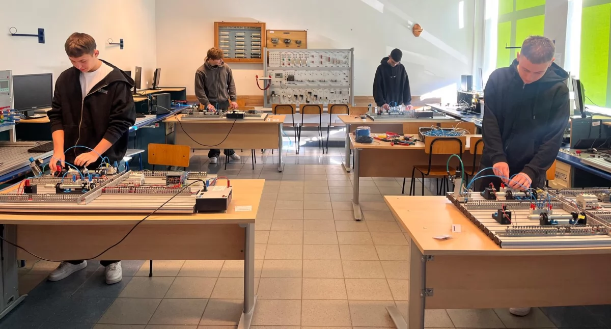 Część praktyczna egzaminu w zawodzie mechatronik w ropczyckim 