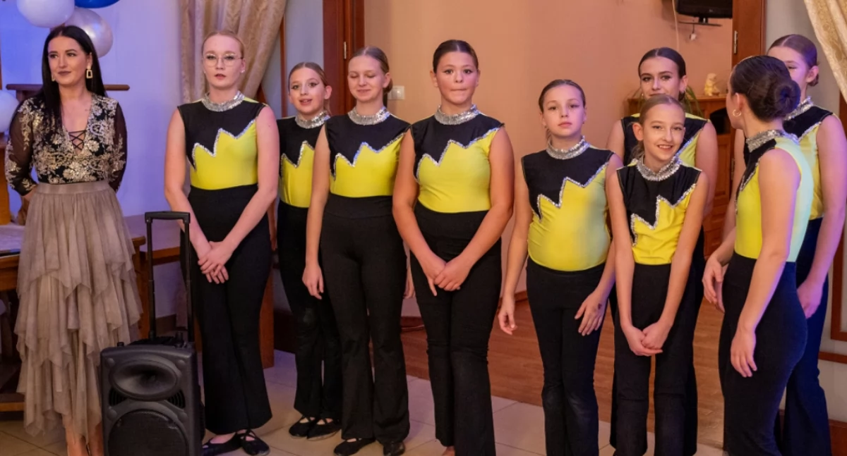 Mażoretki ze Skrzyszowa wystąpią podczas balu, tak jak było w 2024 roku, kiedy powstało to zdjęcie