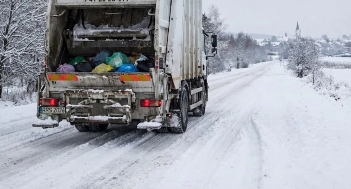 Worki ze śmieciami z posesji w Gminie Ropczyce będzie odbierała ta sama firma, która robiła to w 2025 roku