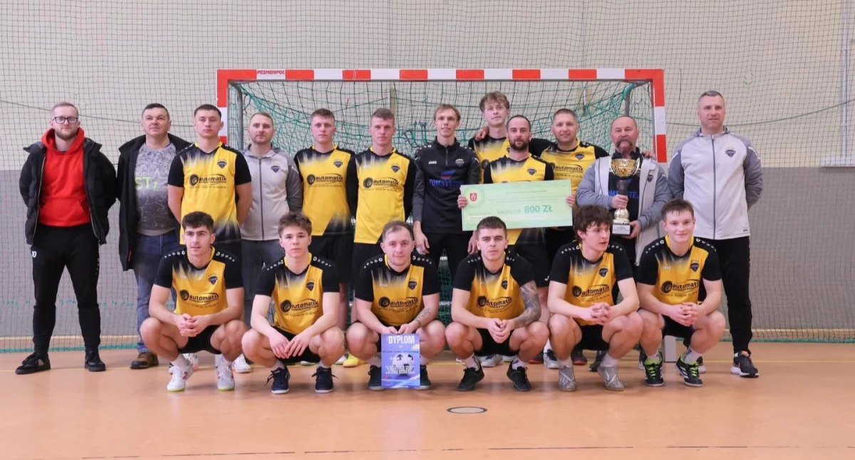 FOTO: KORONA GÓRA ROPCZYCKA - Tak jak przed rokiem, w turnieju noworocznym najlepsi okazali się piłkarze Korony Góra Ropczycka.