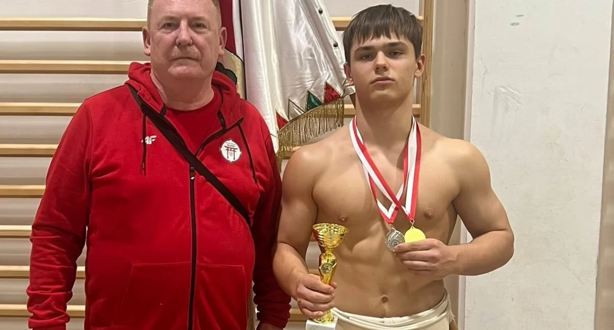 FOTO: FACEBOOK/ANDRZEJ JEDYNAK - Daniel Mosior z trenerem Andrzejem Jedynakiem.