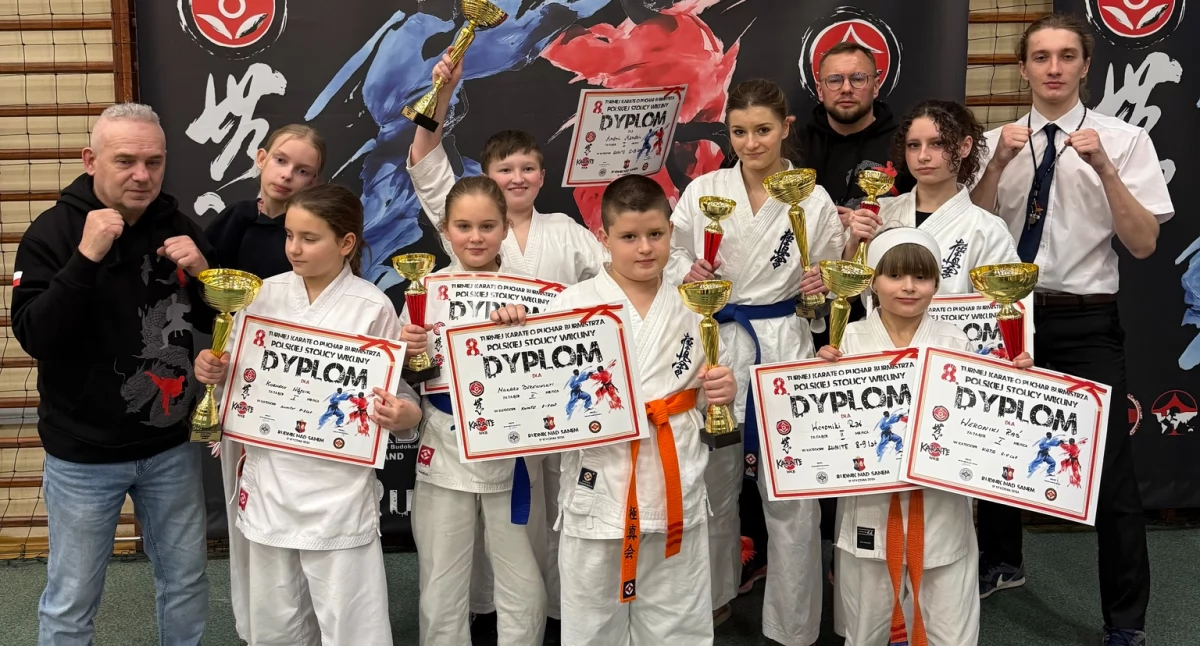 Zawodnicy i trenerzy po sukcesie w Rudniku nad Sanem, 17 stycznia 2026. 