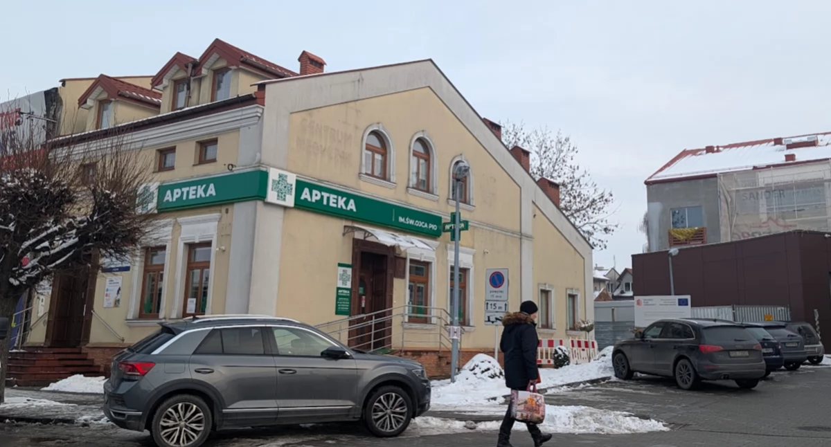 Budynek Apteki Św. Ojca Pio w Sędziszowie Małopolskim przy ul. Rynek 6 