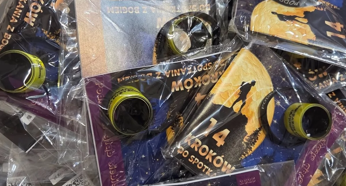 Na zdjęciu pakiet uczestnika EDK.