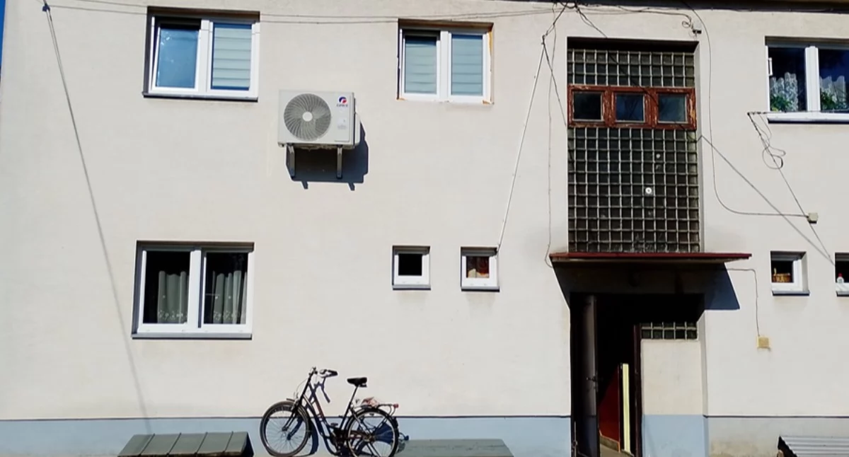 Na zdjęciu blok w Górze Ropczyckiej, w którym utworzono nowe mieszkanie wspomagane.