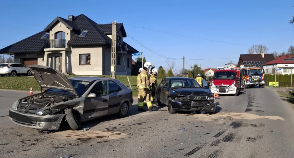 Na zdjęciu wypadek Citroena i Audi w Gnojnicy.