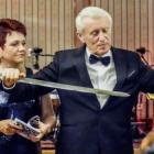  Grażyna Jarząb z ZOZ Ropczyce oraz poprzedni prezes Fundacji Szpitalnej Roman...