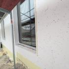  Zamontowane okna pozowoliły ruszyć z ocipleniem nowego skrzydła szpitala w Sędziszowie...