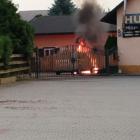 ZDJĘCIE: CZYTELNIK REPORTERGAZETA.PL Płomienie i dym były widoczne od strony parkingu...