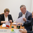 Skarbnik Gminy Iwierzyce Danuta Rachwalska, wójt Ryszard Filipek oraz 