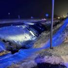  Widok samochodu z obowodnicą Sędziszowa Małoposkiego w tle. 
