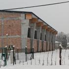  Sala gimnastyczna jest po p&oacute;łnocnej stronie nowej szkoły.&nbsp; 
