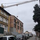 Od strony ulicy Kościuszki nowe skrzydło wydaje się wysokie. 