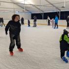  Mr&oacute;z młodym łyżwiarzom nie straszny, w niedzielny wiecz&oacute;r termometr w...