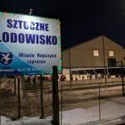  W tym roku po raz pierwszy lodowisko jest zadaszone, co daje nadzieję, że l&oacute;d...