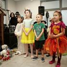  Dzieci, kt&oacute;re przyszły do żł&oacute;bka i małego Jezusa, to była jedna ze...