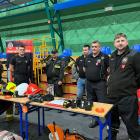  Strażacy OSP Ropczyce Granice prezentujący sw&oacute;j sprzęt na jednym ze stoisk...