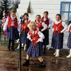  Występy dzieci podczas Orszaku Trzech Kr&oacute;li 2025 w Wielopolu. Foto: GOKiW...