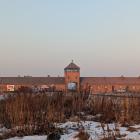 Brama Auschwitz - Birkenau niemieckiego obozu koncentracyjnego, dzisiaj muzeum i pomnik. 