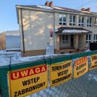  Na ogrodzeniu szkoły w sobotę, 17 stycznia nadal&nbsp;wisiały&nbsp;tablice...