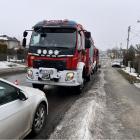 Wóz strażaków OSP KSRG Sędziszów Małopolski na ulicy Piłsudskiego podczas akcji...