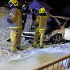  Strażacy OSP Czarna Sędziszowska podczas zabezpieczania rozbitego w wypadku...