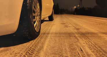 Śnieg i błoto pośniegowe na ulicach. Uważaj za kierownicą i na chodniku