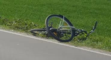 W Ostrowie pijany rowerzysta spowodował czołowe zderzenie z samochodem