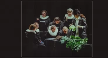 Artystyczny wtorek w Wielopolu Skrzyńskim. Najpierw wystawa, potem spektakl