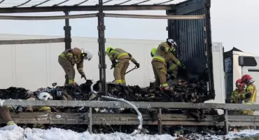 Na autostradzie w Ostrowie spłonęła naczepa (ZDJĘCIA)