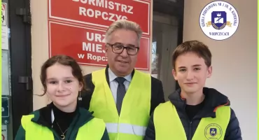 Uczniowie nakręcili „odblaskowy” filmik z burmistrzem