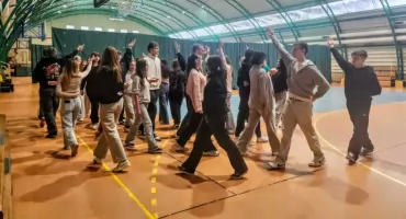 Studniówki 2026 w powiecie: Gdzie i kiedy bawią się maturzyści?